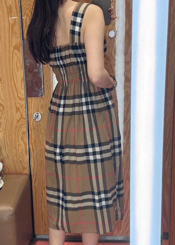 Ready-to-wear and apparel styling.